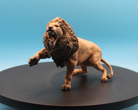 Roaring King – The Lion in Attack Stance